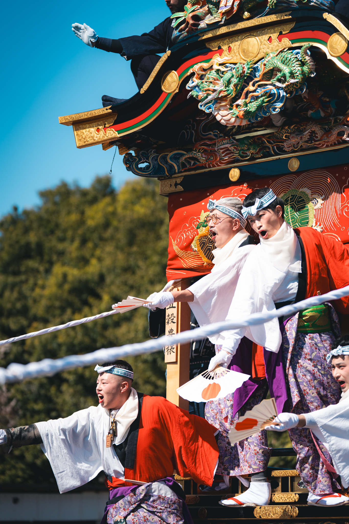 屋台の上の若行